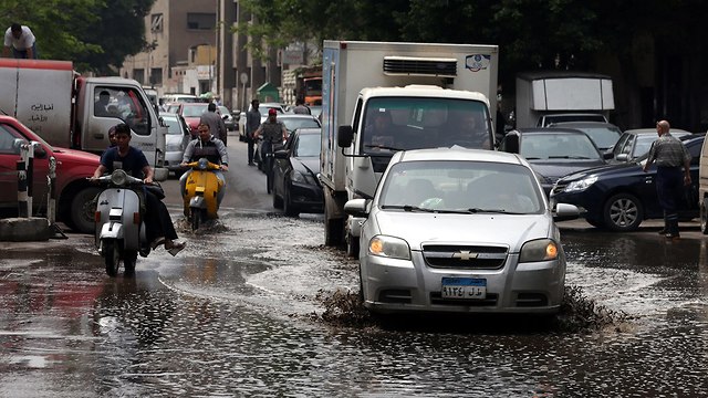 מצרים מזג אוויר הצפות שיטפונות (צילום: EPA)