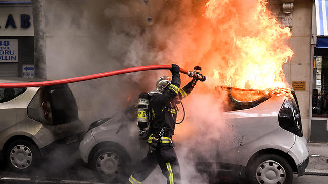 המחאה ברחובות פריז (צילום: Getty Images)