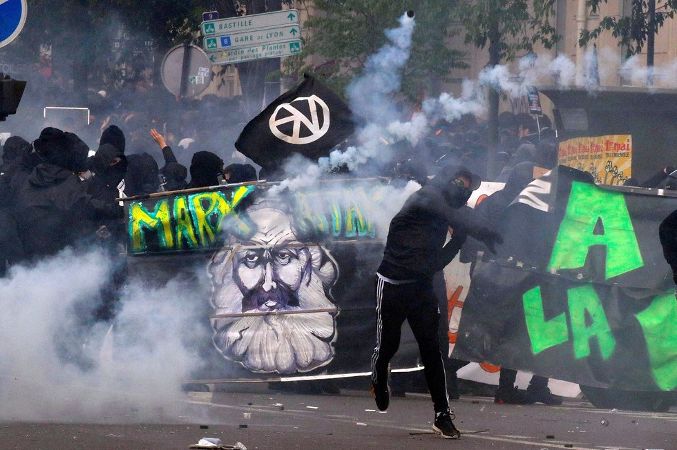 המחאה ברחובות פריז (צילום: רויטרס)