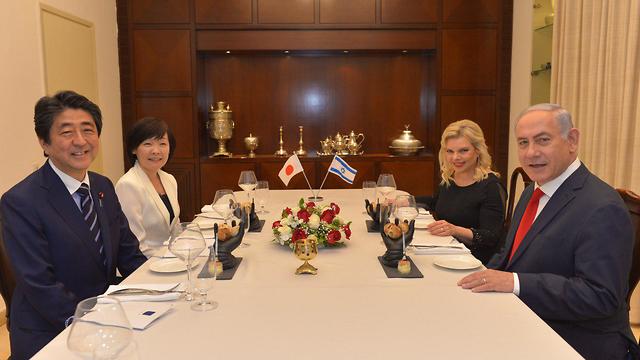 Ужин супругов Нетаниягу с премьером Японии и его супругой. Фото: Коби Гидон, ЛААМ