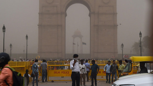 הודו ניו דלהי סופת חול אבק סופה (צילום: AFP)