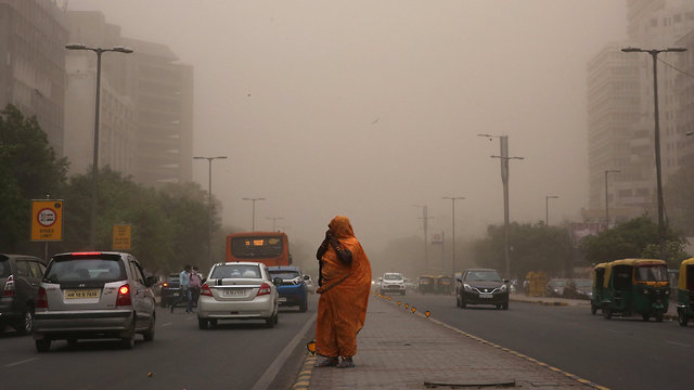 הודו ניו דלהי סופת חול אבק סופה (צילום: EPA)