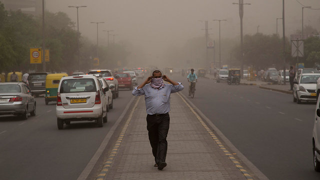 הודו ניו דלהי סופת חול אבק סופה (צילום: AP)