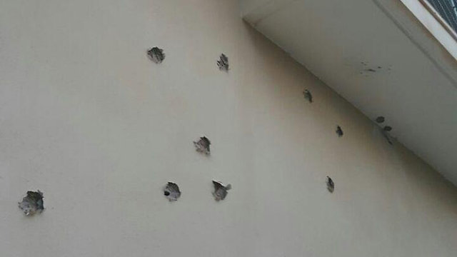 ירי יריות על עיריית רהט ב דרום קליעים כדורים נזק ()