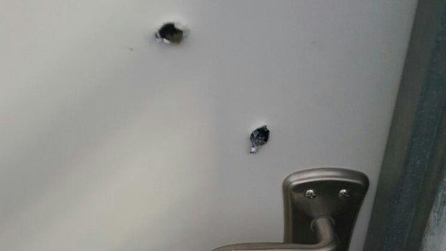 ירי יריות על עיריית רהט ב דרום קליעים כדורים נזק ()