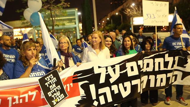 הפגנה בכיכר הבימה תל אביב (צילום: מוטי קמחי)