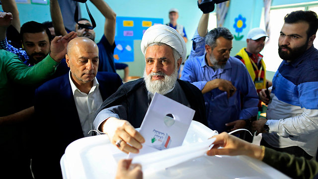 Hezbollah Deputy Secretary-General Naim Qassem casting his vote at the ballot (Photo: AP)
