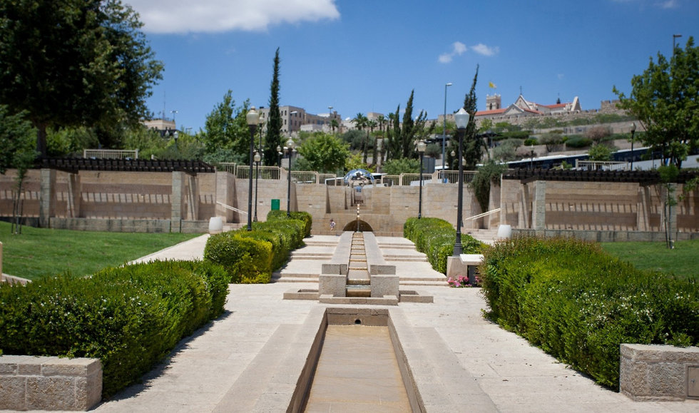 אמת המים בפארק טדי שבגני מיטשל. חיבור בין ירושלים העתיקה לירושלים המודרנית (צילום: ששון תירם)