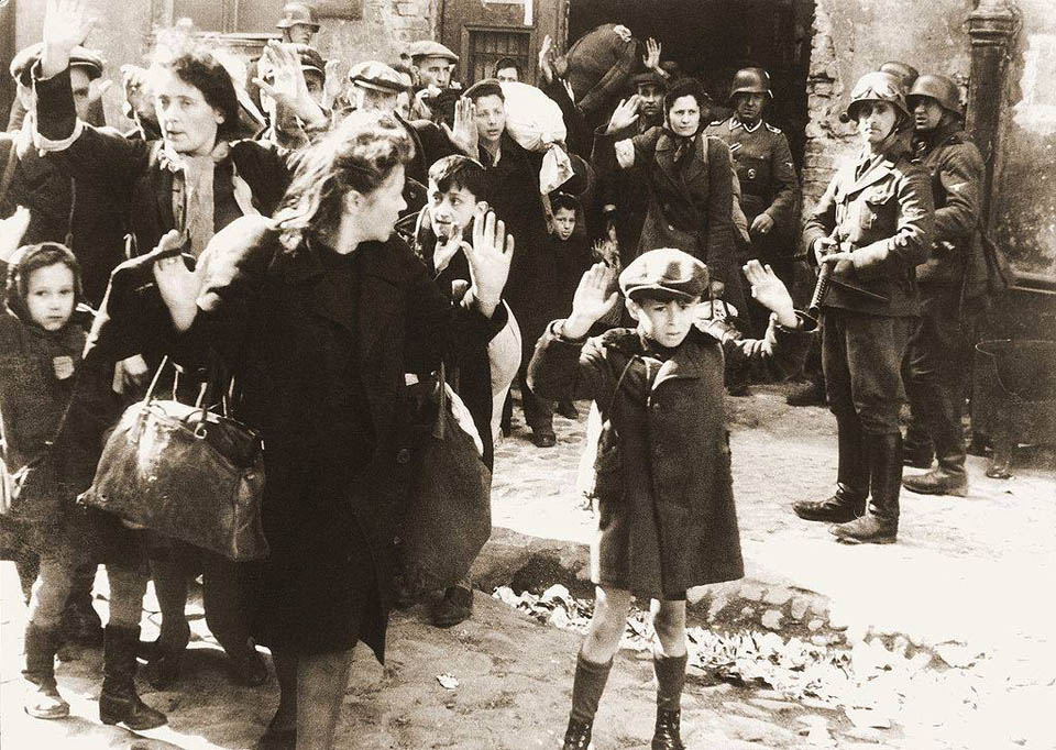  Фото мальчика из Варшавского гетто