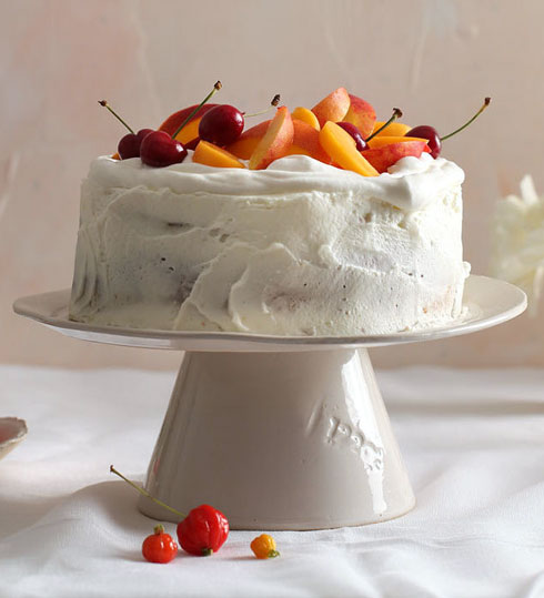 עוגת סל הביכורים - עוגת גבינה אפויה עם פירות העונה (צילום: רונן מנגן)