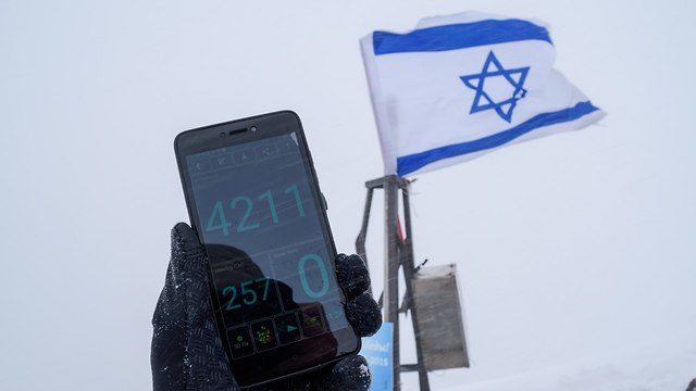 Флаг Израиля водружен на высоте 4211 м