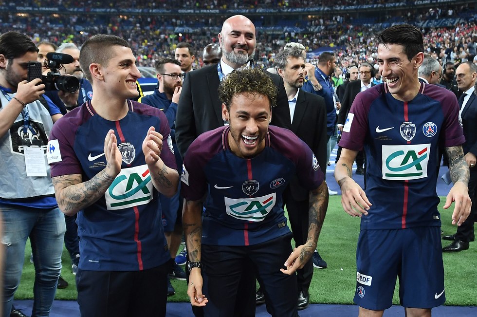 ניימאר חוגג עם החברים בגמר הגביע הצרפתי (צילום: AFP)