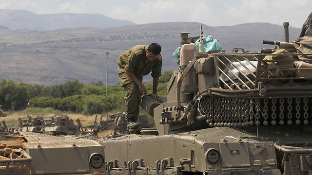 טנקים וחיילים ברמת הגולן (צילום: AFP)