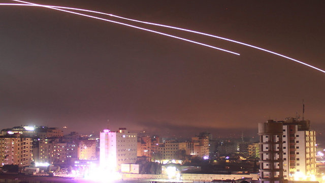 Anti-aircraft fire over Damascus, May 2018 (Photo: EPA)  (Photo: EPA)