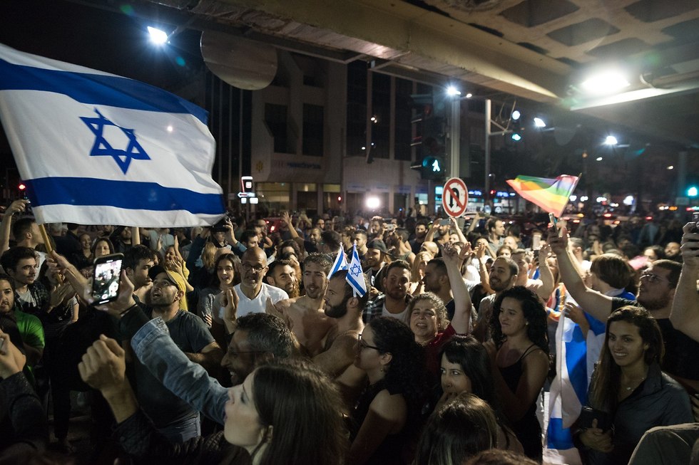חגיגות בכיכר רבין (צילום: רז גרוס)