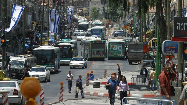 רחוב יפו ירושלים רכבת קלה (צילום: ששון תירם)