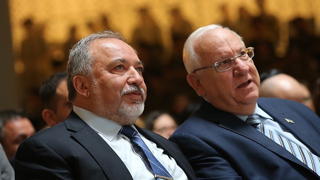 Lieberman (L) and Rivlin (Photo: Alex Kolomoisky)