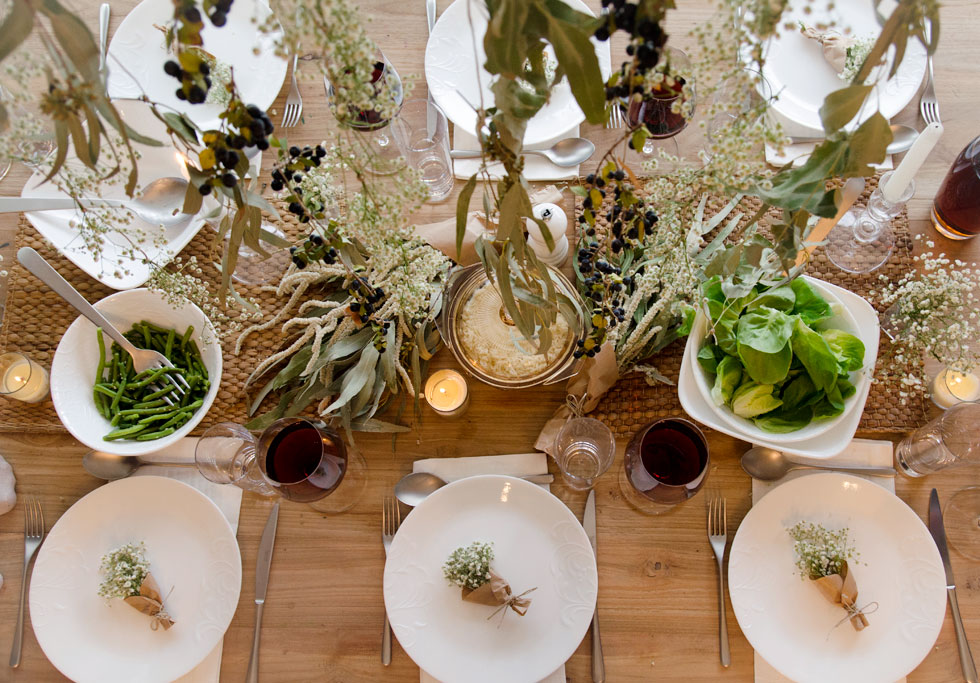 מובייל צמחים מעל השולחן - קל להכנה ומפיץ ריח נעים (צילום: נועה קליין)