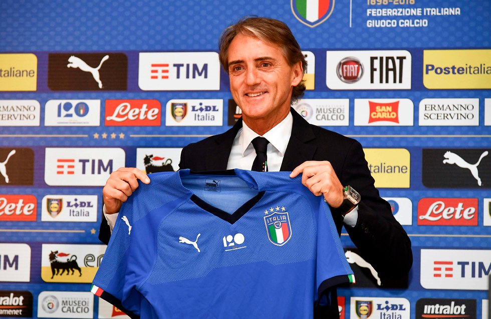 רוברטו מאנצ'יני נבחרת איטליה (צילום: AFP)