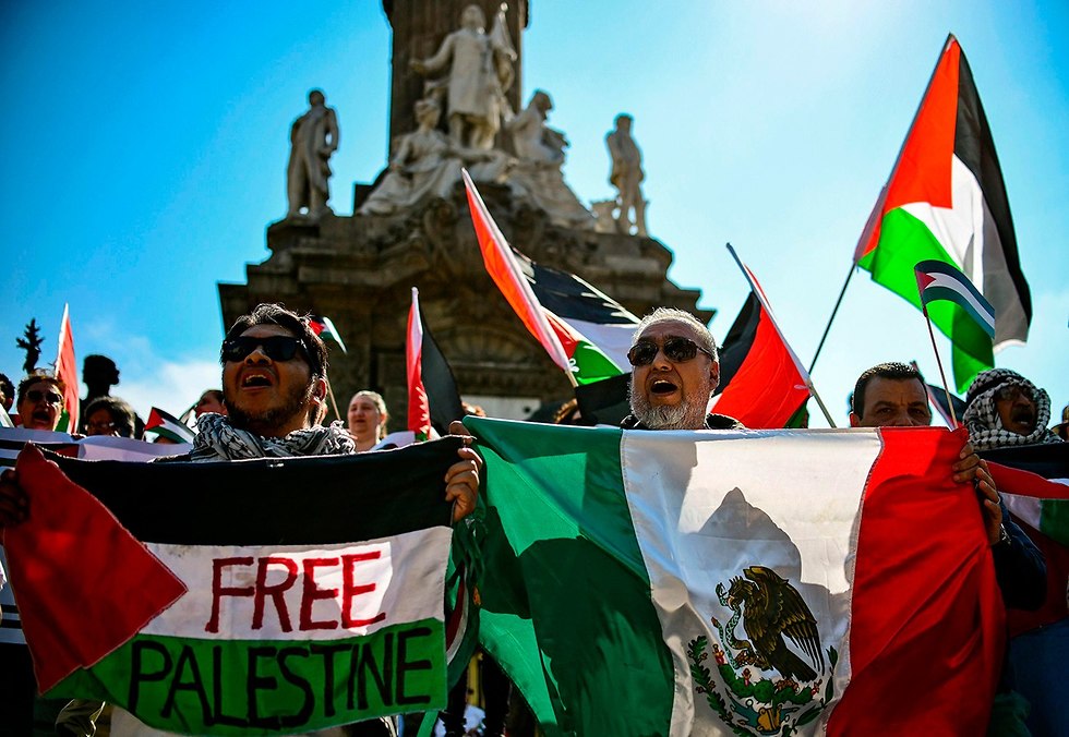 מפגינים פרו פלסטינים הפגנה נגד ישראל יום הנכבה מקסיקו סיטי מקסיקו (צילום: AFP)