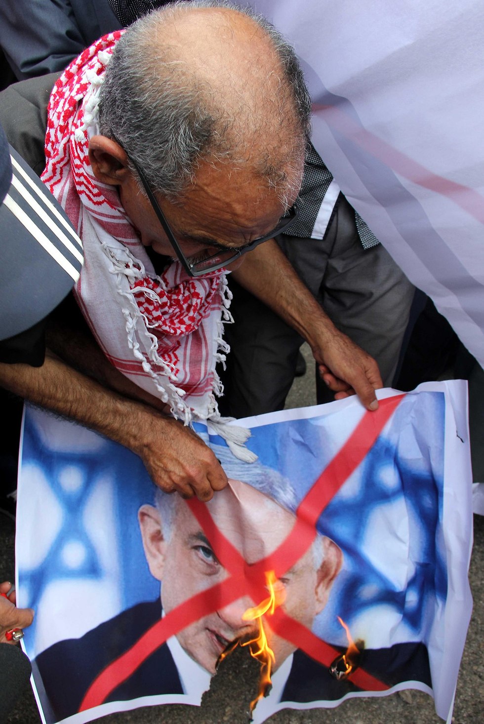 יום הנכבה מפגינים פרו פלסטינים נגד ישראל ב לבנון (צילום: AFP)