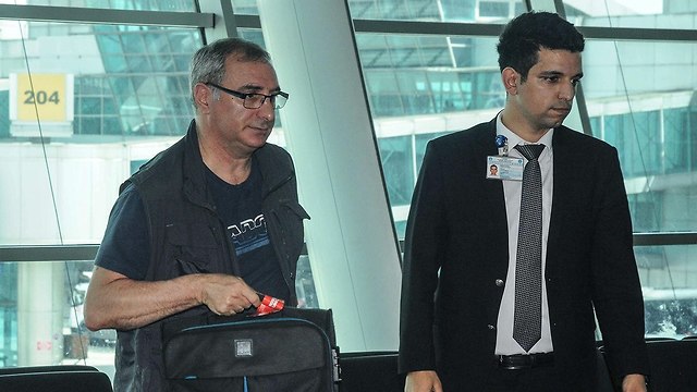 שגריר ישראל טורקיה איתן נאה שדה התעופה איסטנבול בידוק גירוש  (צילום: EPA)