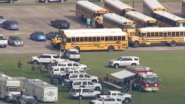 אירוע ירי בבית ספר בסנטה פה טקסס (צילום: AP, KTRK-TV ABC13)