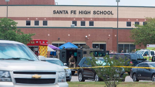 אירוע ירי בבית ספר בסנטה פה טקסס (צילום: AFP)