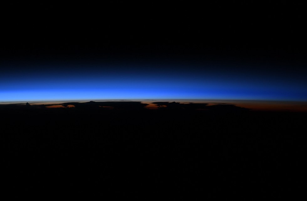 זריחה בחלל (צילום: ריצ'רד ארנולד , נאס