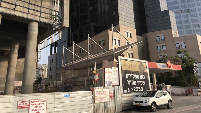 אתר בנייה ברחוב מנחם בגין תל אביב (צילום: מתן טורקיה )