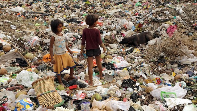 ניצול ילדים עניים בהודו (צילום: AFP)