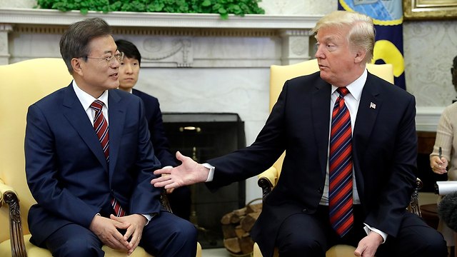 דונלד טראמפ נפגש עם נשיא דרום קוריאה מון ג'אה אין הבית הלבן וושינגטון ארה
