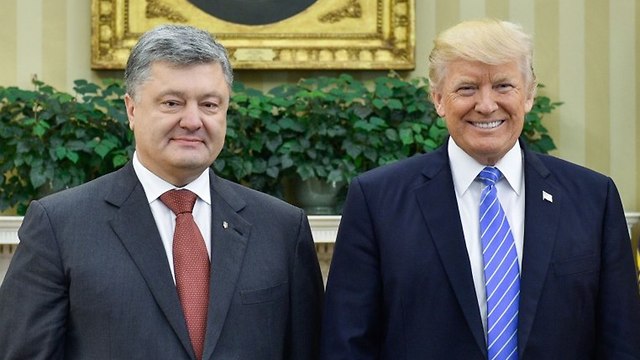דונלד טראמפ עם נשיא אוקראינה פטרו פורושנקו הבית הלבן וושינגטון ארה