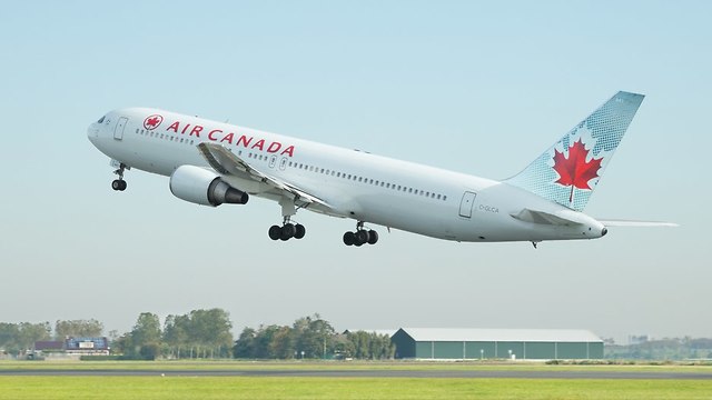 Авиалайнер компании Air Canada. Фото: shutterstock