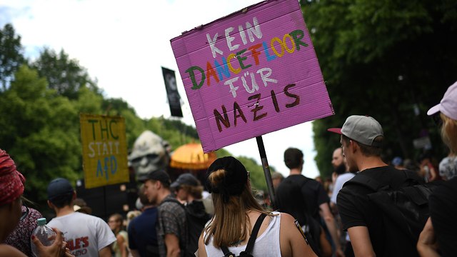 הפגנה נגד ניאו נאצים ברלין גרמניה (צילום: MCT)