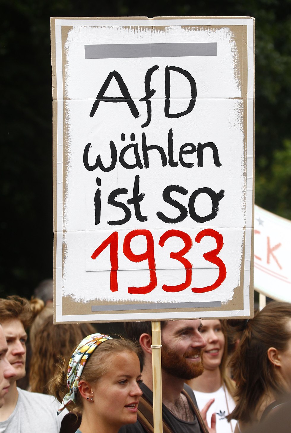 הפגנה נגד ניאו נאצים ברלין גרמניה (צילום: gettyimages)