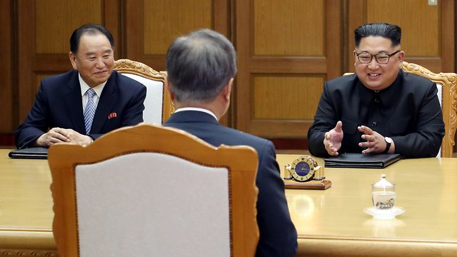 Kim Yong Chol (L) sitting in on a meeting between his country's leader Kim (R) and South Korea's Moon (Photo: Reuters)