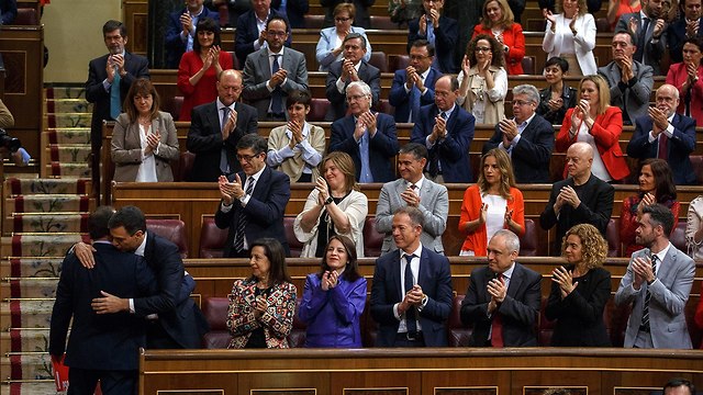 ראש ממשלת ספרד מריאנו ראחוי הצבעת אי אמון פרלמנט (צילום: gettyimages)