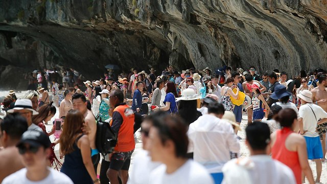 תאילנד חוף מאיה ביי נסגר ל תיירים (צילום: AP)