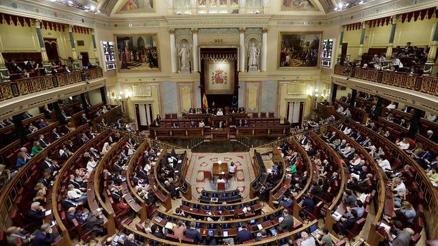 מריאנו ראחוי ראש הממשלה ה ספרדי ספרד הודח הדחה הצבעת אי אמון ב פרלמנט ב מדריד דיון פרשת שחיתות (צילום: רויטרס)