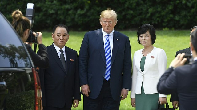 דונלד טראמפ וקים יונג שול (צילום: AFP)
