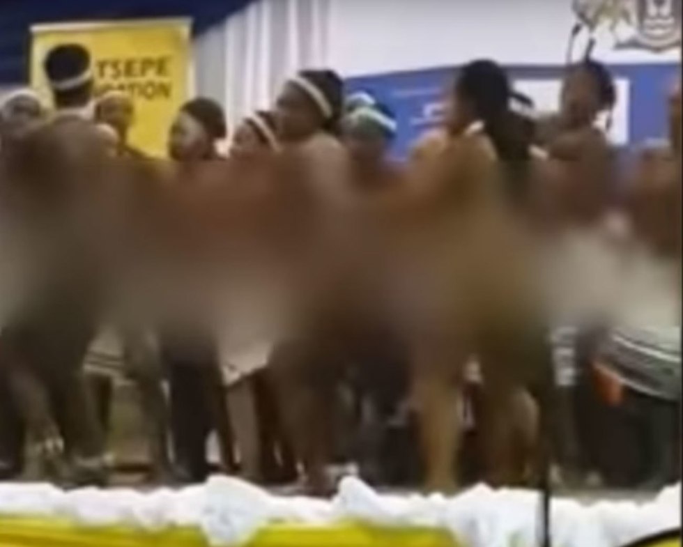 דרום אפריקה מקהלה בית ספר שרה ב עירום (צילום: יוטיוב)