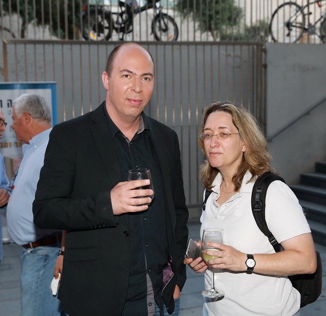 בא לך צ'יסר? אילנה דיין ואור הלר (צילום: איציק בירן) בא לך צ'יסר? אילנה דיין ואור הלר (צילום: איציק בירן)