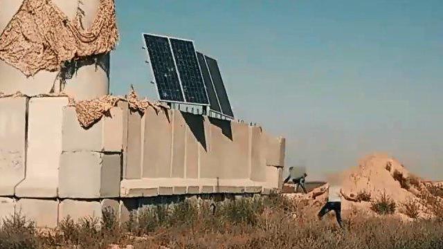 פעילי חמאס פורצים את גדר הגבול מזרחית לחאן יונס ()