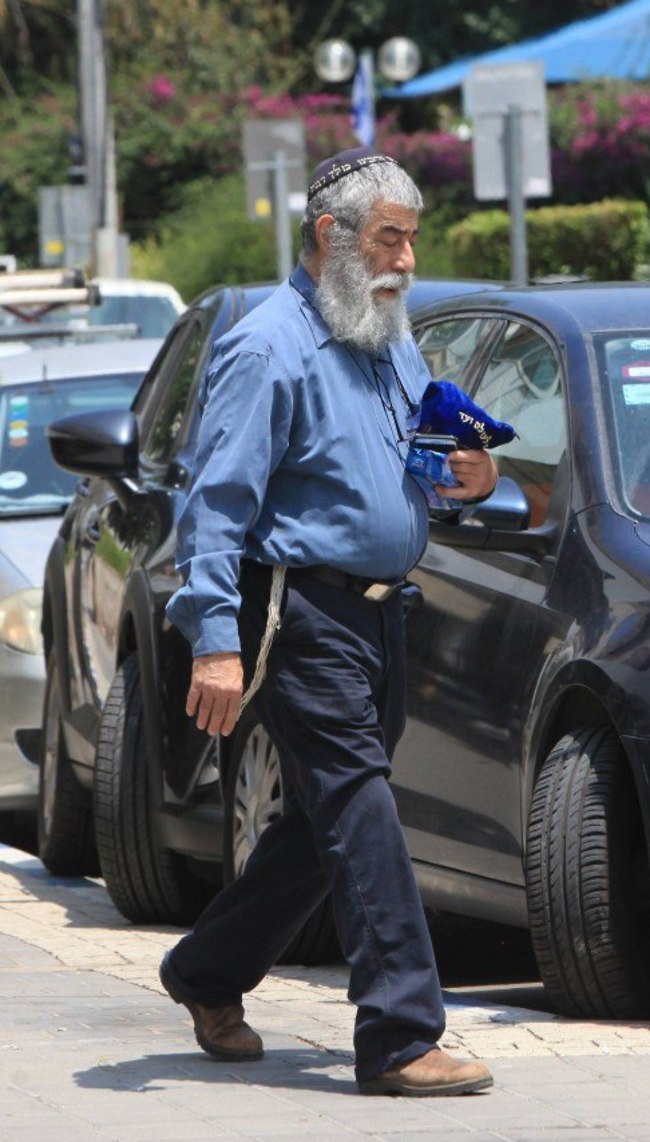 "תהיו בריאים בעזרת השם" (צילום: מוטי לבטון) "תהיו בריאים בעזרת השם" (צילום: מוטי לבטון)