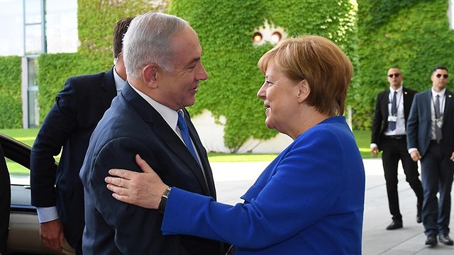 Merkel welcomes Netanyahu (Photo: Haim Tzah/GPO)