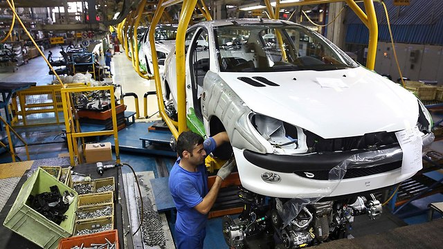 Завод Peugeot в Иране. Фото: AP