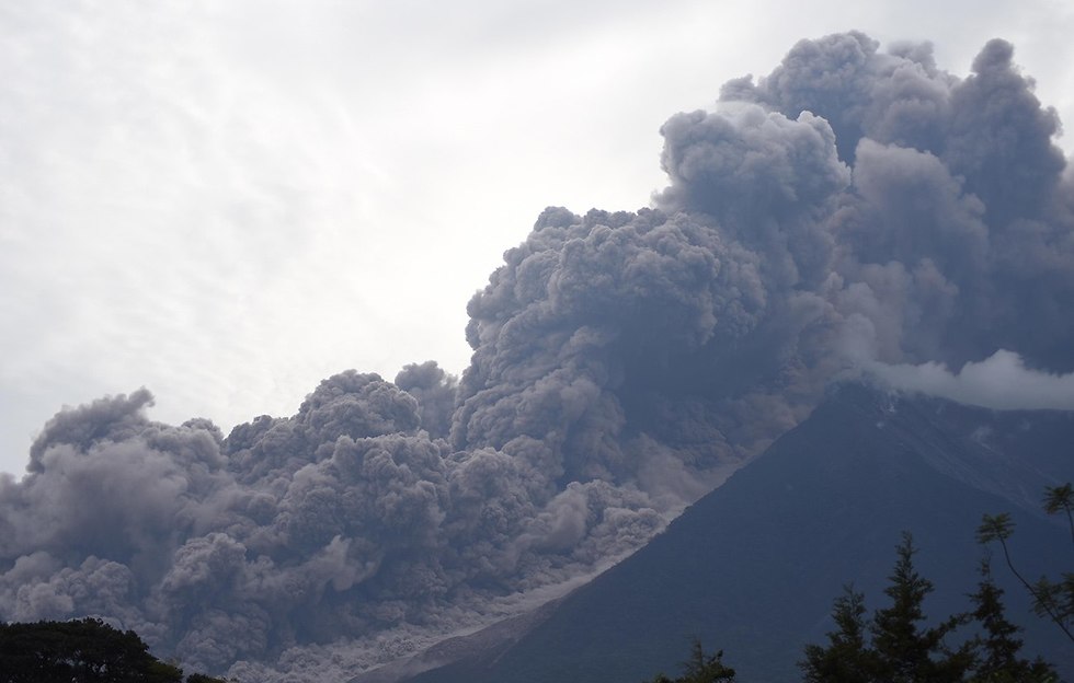 גואטמלה הר געש התפרץ פואגו (צילום: AFP)