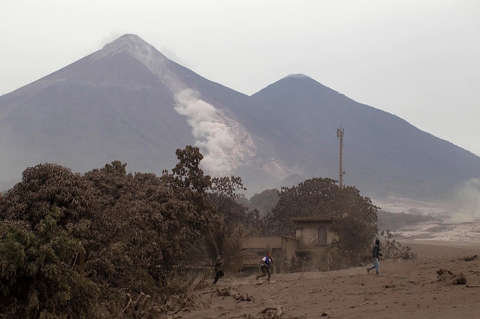 גואטמלה הר געש התפרץ פואגו (צילום: AP)