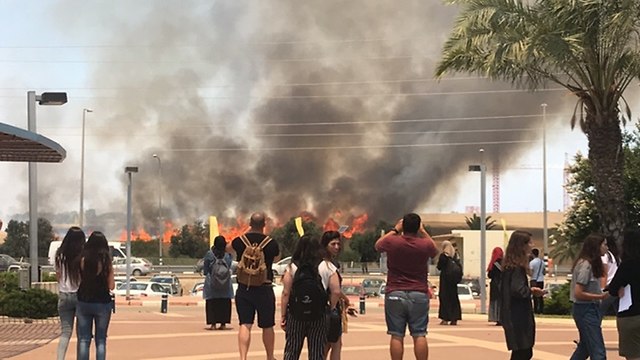 Пожар возле колледжа "Сапир".Фото: Шир Столеро